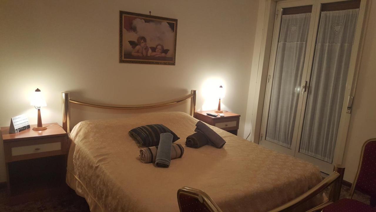 B&B United States Of Europe Κατάνια Εξωτερικό φωτογραφία